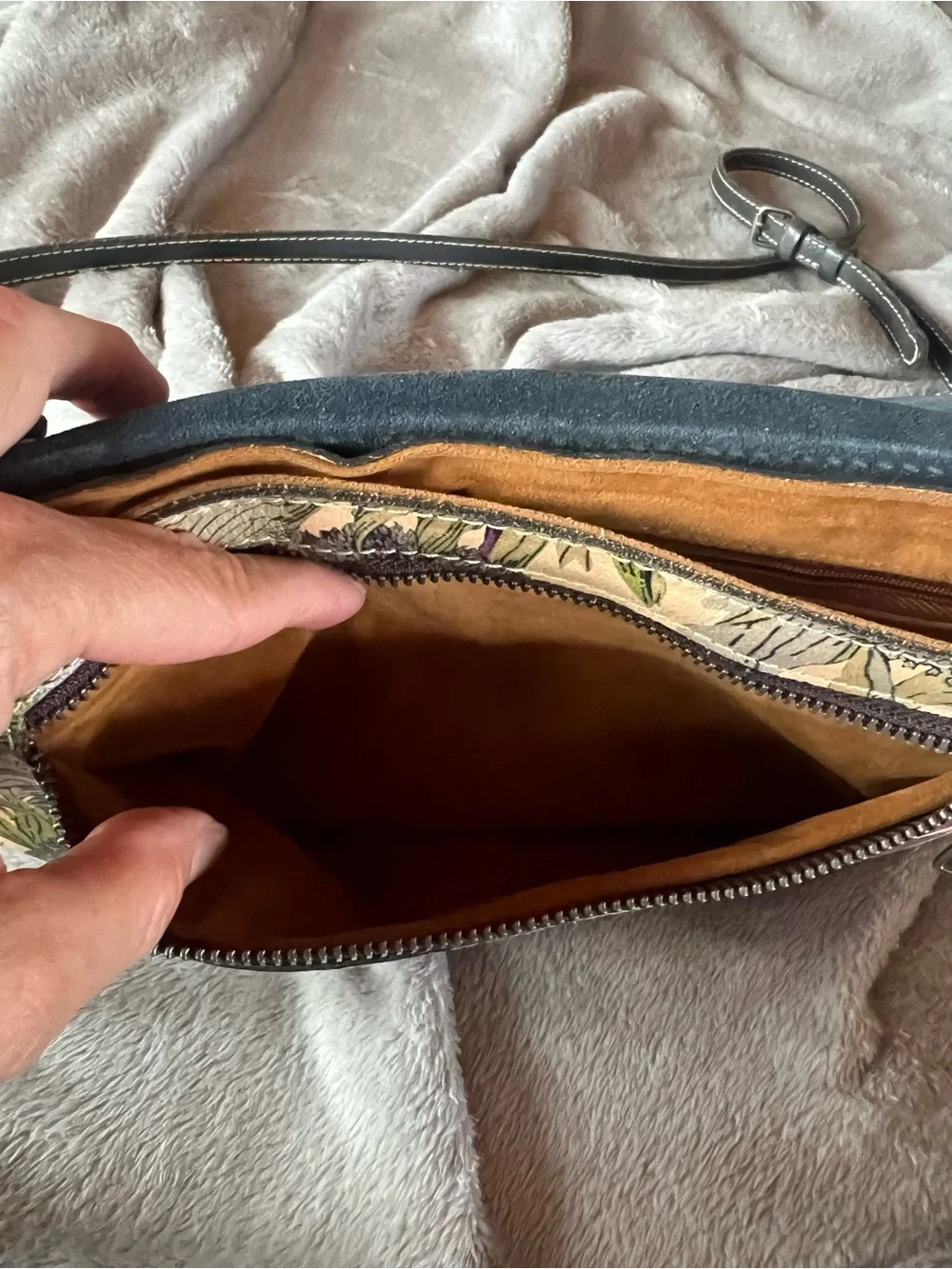 Patricia Nash Sunflower Leather Convertible Crossbody/Wristlet, good condition